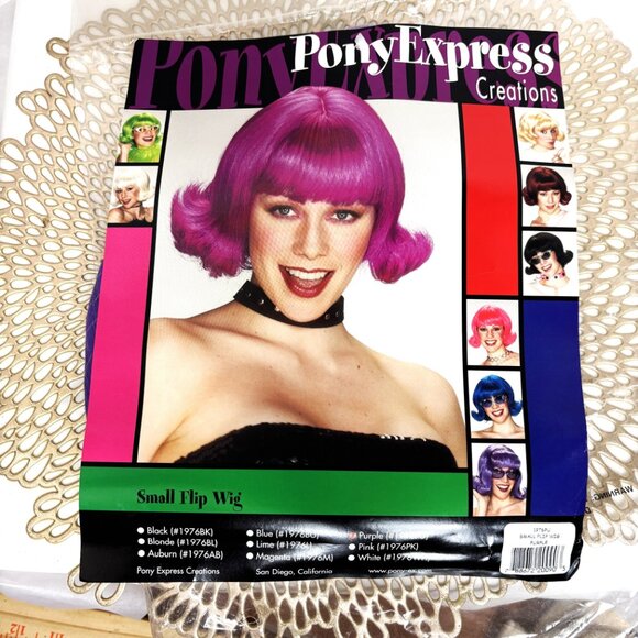 Pony Express Short Blonde 60’s Flip Wig w/ Bangs New Old Stock Y2K NWT - Picture 3 of 9